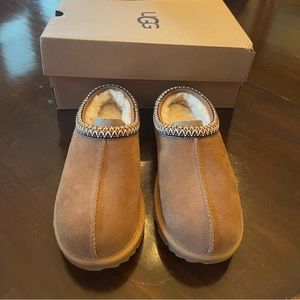 Girls Tasman Size 4 Ugg slippers